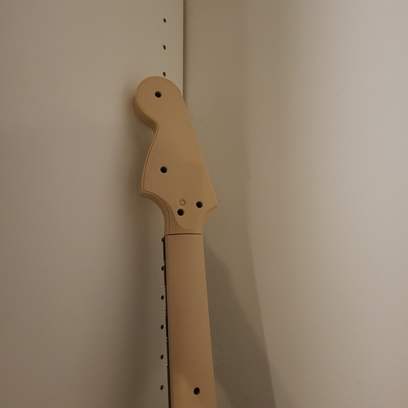 Mad Catz/ Harmonix Rock Band 4 Wireless Guitar Xbox One w/ Strap; Mint, Like New - Picture 2 of 10